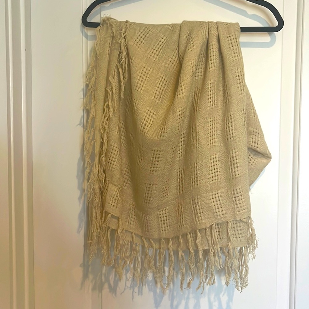 🍁 Tan Waffle-Woven Lightweight Scarf with fringe detail